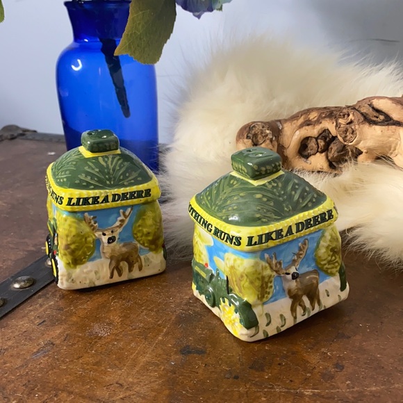 Gibson Other - Gibson Yellow/Green John Deer Salt/Pepper Shakers